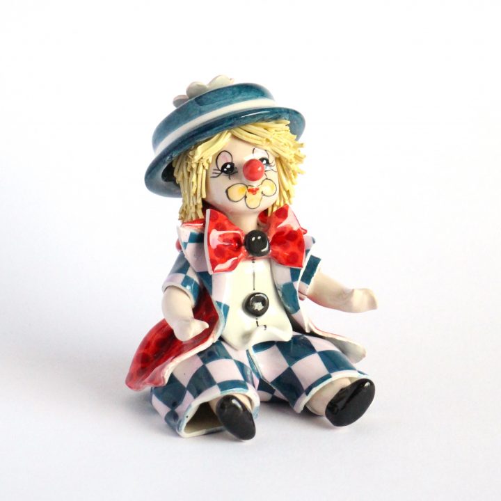 Sitting clown with hat