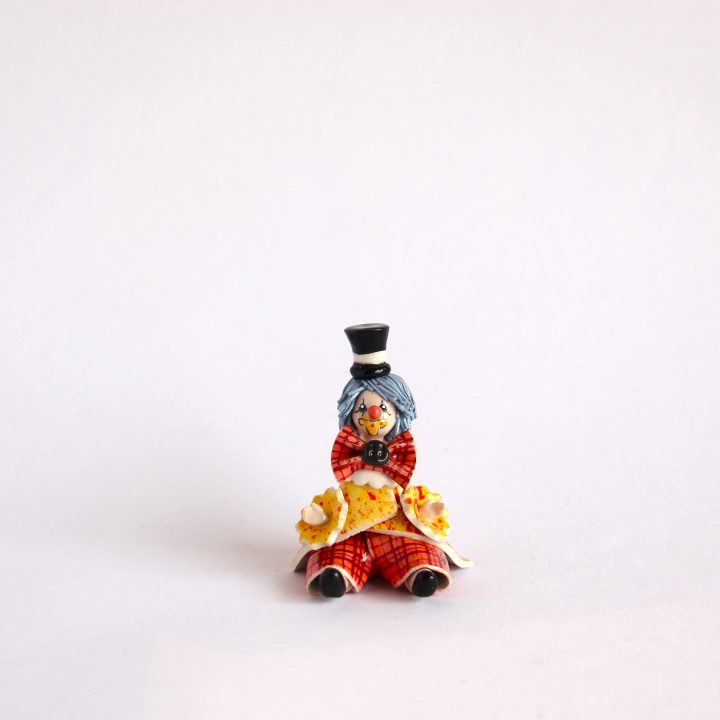 Red chekered clown