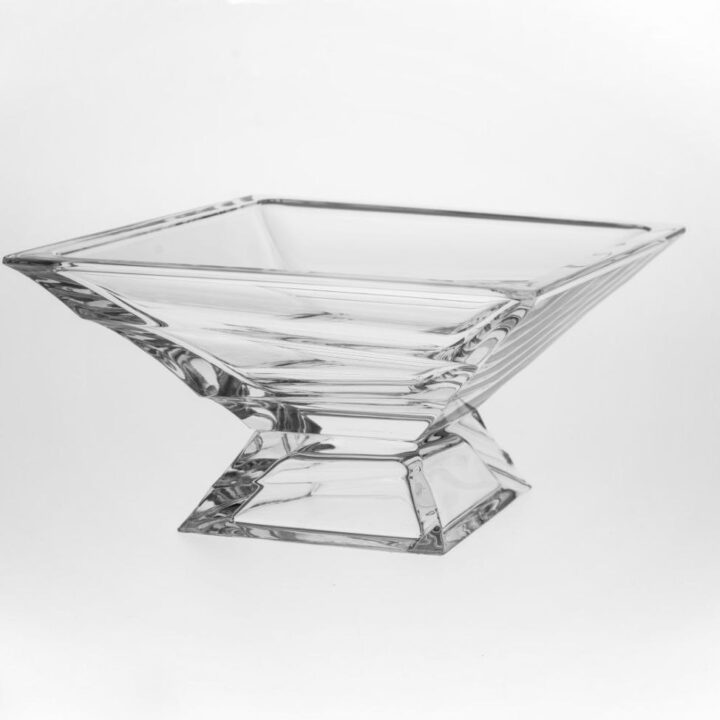 Bowl on foot- sail