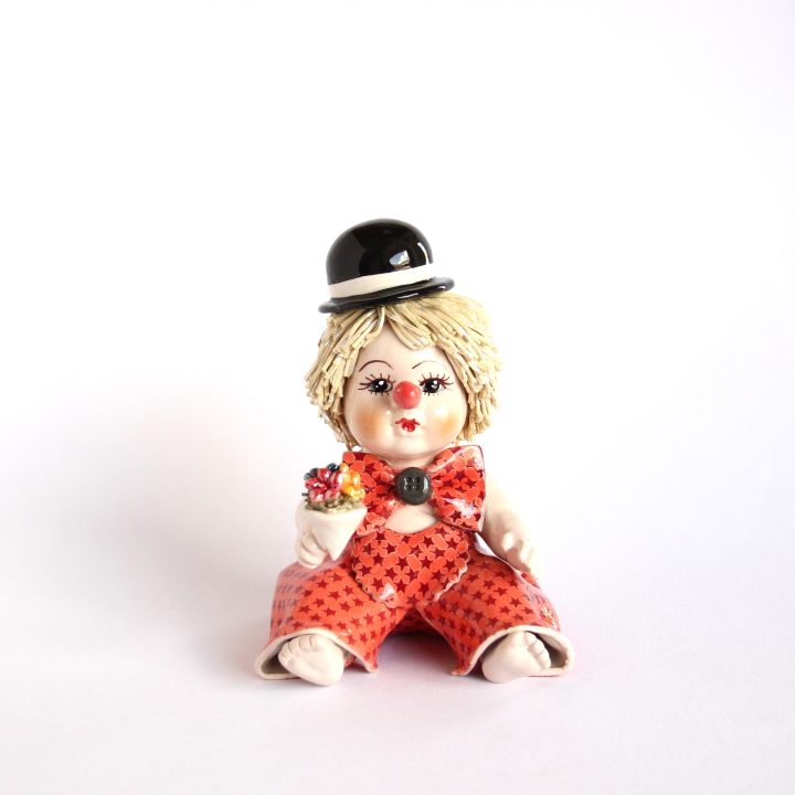 Clown with bouquet